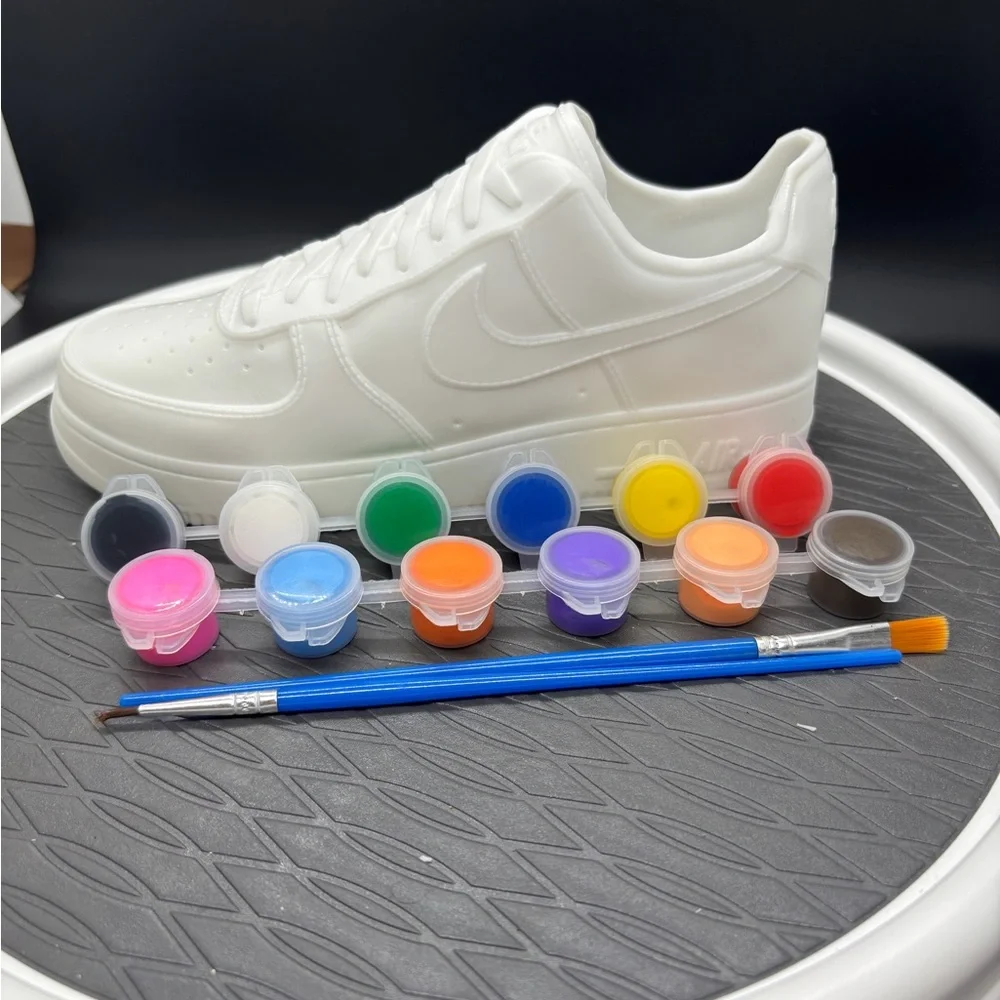 Sneaker Paint Party Model Kit (10 pk)- 6.5” Nike Air Force 1 Models w Paint Kit!